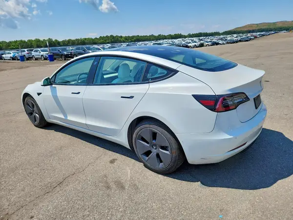 5YJ3E1EB2NF176975 2022 TESLA MODEL 3 - Image 2