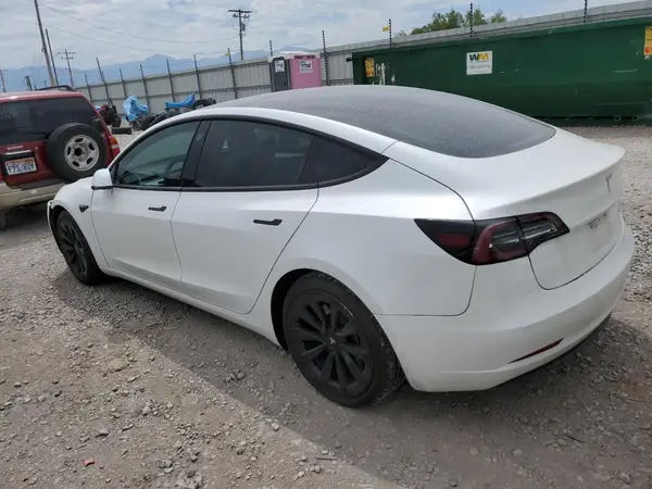 5YJ3E1EB2NF180895 2022 TESLA MODEL 3 - Image 2