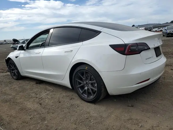 5YJ3E1EB2NF180959 2022 TESLA MODEL 3 - Image 2