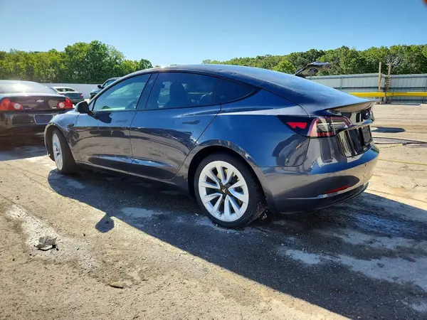 5YJ3E1EB2NF192643 2022 TESLA MODEL 3 - Image 2