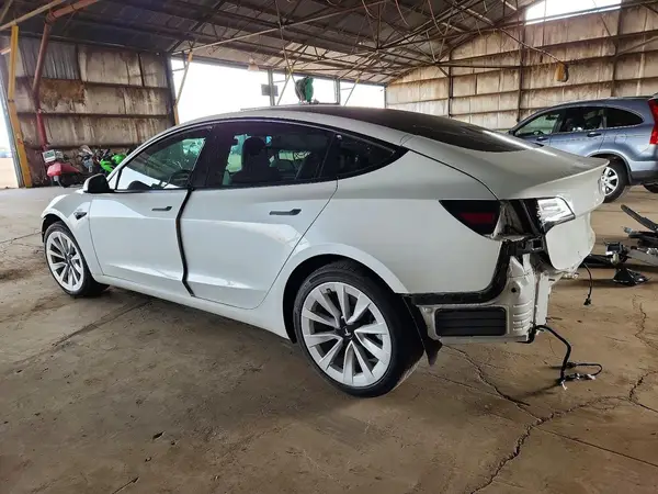 5YJ3E1EB2NF193775 2022 TESLA MODEL 3 - Image 2