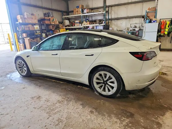 5YJ3E1EB2NF195297 2022 TESLA MODEL 3 - Image 2