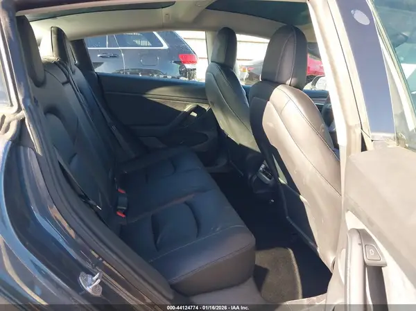 5YJ3E1EB2NF201938 2022 TESLA MODEL 3 - Image 8