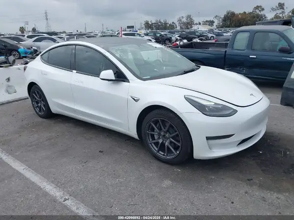 5YJ3E1EB2NF204242 2022 TESLA MODEL 3 - Image 1