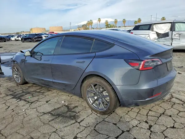5YJ3E1EB2NF204628 2022 TESLA MODEL 3 - Image 2