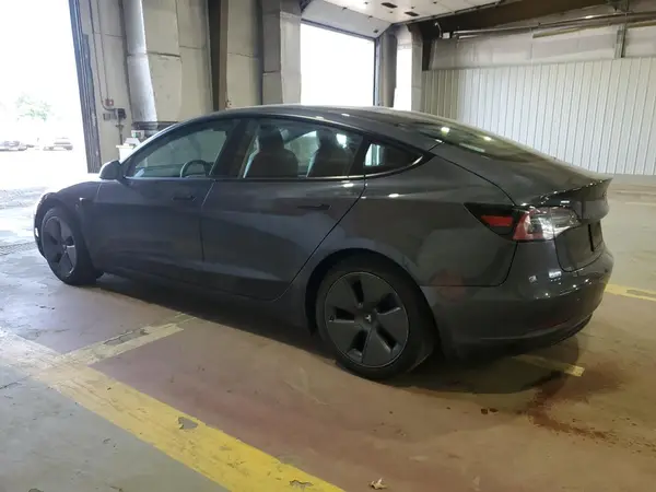5YJ3E1EB2NF204922 2022 TESLA MODEL 3 - Image 2