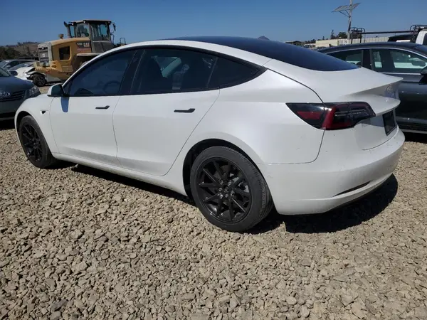5YJ3E1EB2NF206900 2022 TESLA MODEL 3 - Image 2