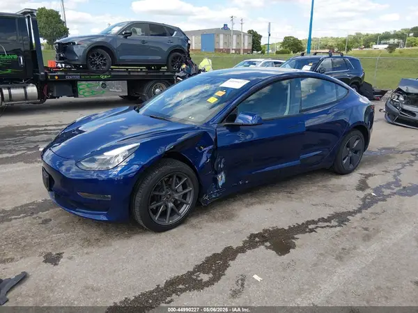 5YJ3E1EB2NF208047 2022 TESLA MODEL 3 - Image 2
