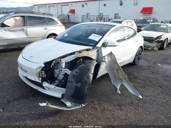 5YJ3E1EB2NF210249 2022 TESLA MODEL 3 - Image 2