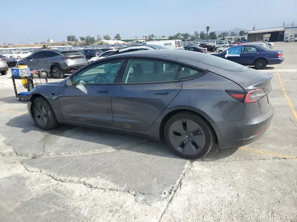 5YJ3E1EB2NF210588 2022 TESLA MODEL 3 - Image 2