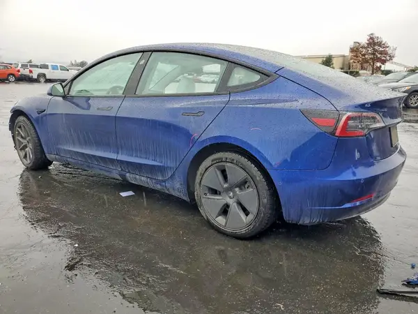 5YJ3E1EB2NF228119 2022 TESLA MODEL 3 - Image 2