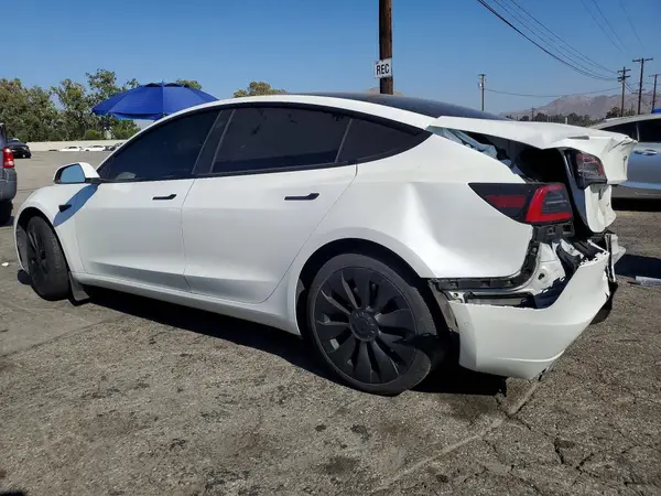 5YJ3E1EB2NF236611 2022 TESLA MODEL 3 - Image 2
