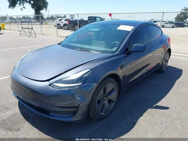 5YJ3E1EB2NF240061 2022 TESLA MODEL 3 - Image 2