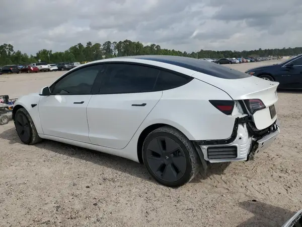 5YJ3E1EB2NF243932 2022 TESLA MODEL 3 - Image 2