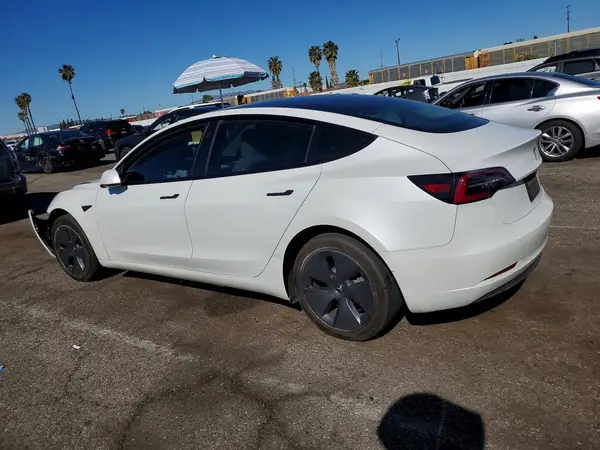 5YJ3E1EB2NF253585 2022 TESLA MODEL 3 - Image 2