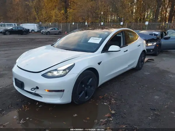 5YJ3E1EB2NF255806 2022 TESLA MODEL 3 - Image 2