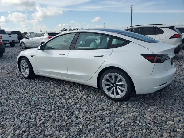 5YJ3E1EB2NF261184 2022 TESLA MODEL 3 - Image 2