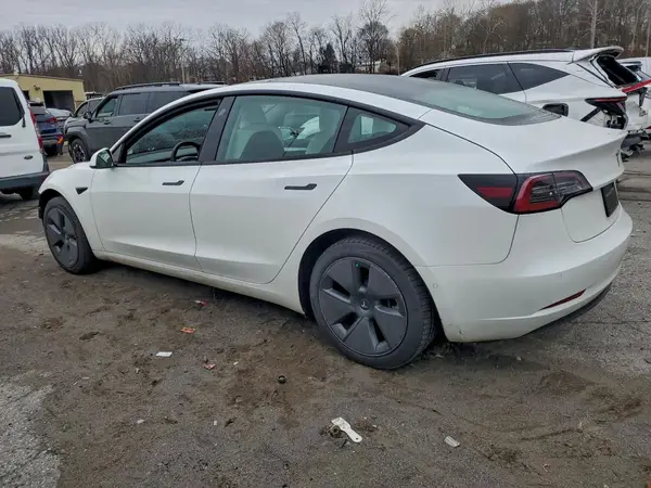 5YJ3E1EB2NF275330 2022 TESLA MODEL 3 - Image 2
