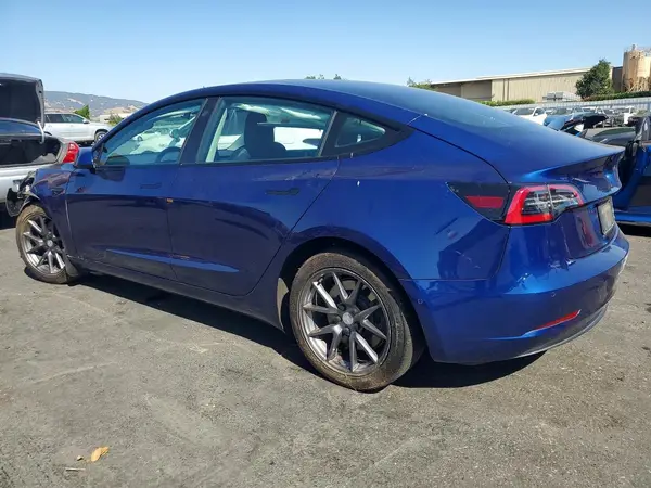5YJ3E1EB2NF275926 2022 TESLA MODEL 3 - Image 2