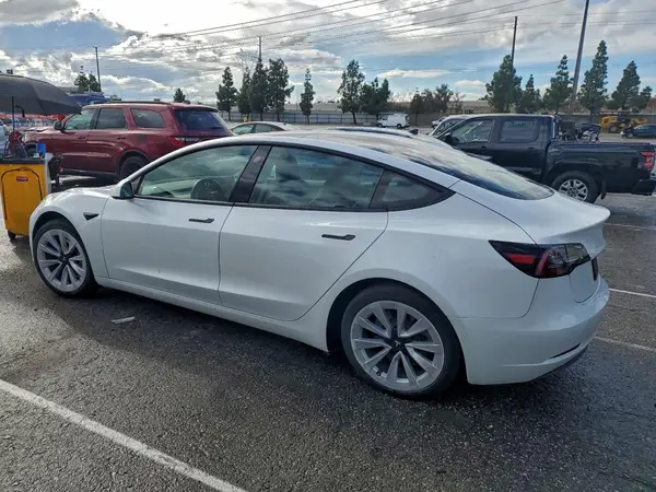 5YJ3E1EB2NF293469 2022 TESLA MODEL 3 - Image 2