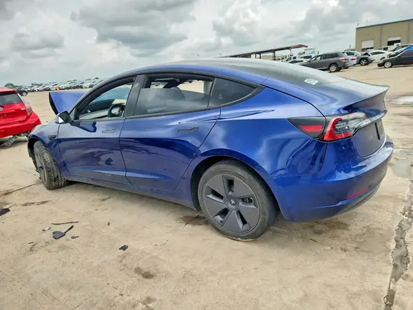 5YJ3E1EB2NF315356 2022 TESLA MODEL 3 - Image 2