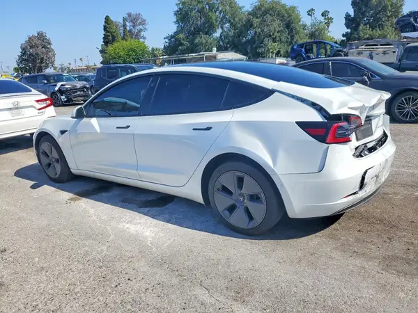5YJ3E1EB2NF317625 2022 TESLA MODEL 3 - Image 2
