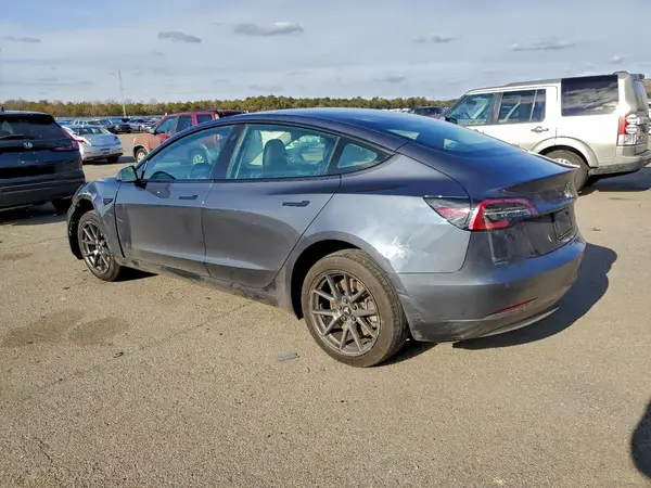5YJ3E1EB2NF328219 2022 TESLA MODEL 3 - Image 2