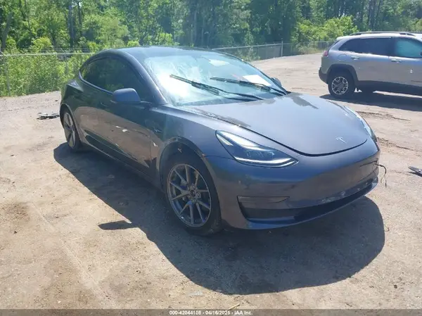 5YJ3E1EB2NF335641 2022 TESLA MODEL 3 - Image 1