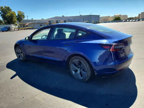5YJ3E1EB2NF353833 2022 TESLA MODEL 3 - Image 2