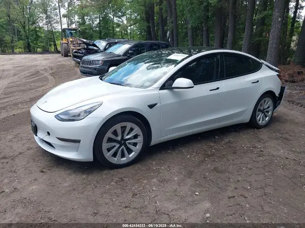 5YJ3E1EB2NF359485 2022 TESLA MODEL 3 - Image 2