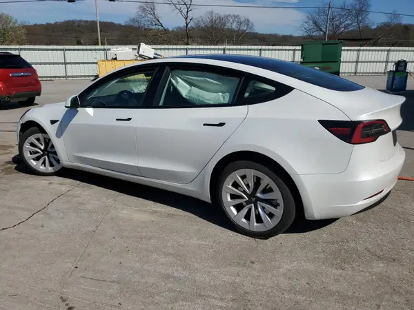 5YJ3E1EB2NF359955 2022 TESLA MODEL 3 - Image 2