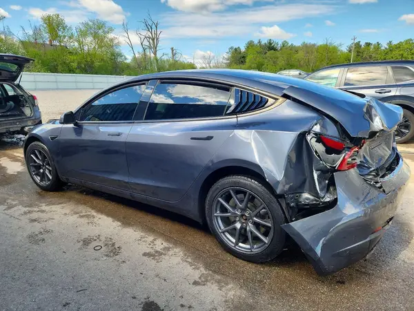 5YJ3E1EB2PF392201 2023 TESLA MODEL 3 - Image 2