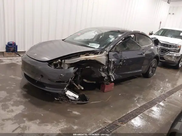 5YJ3E1EB2PF416352 2023 TESLA MODEL 3 - Image 2