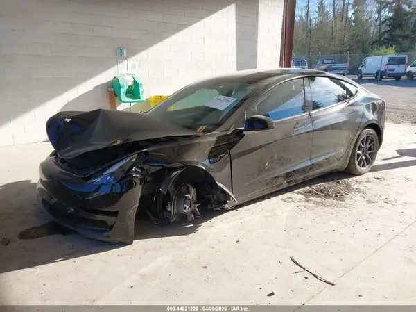 5YJ3E1EB2PF627034 2023 TESLA MODEL 3 - Image 2