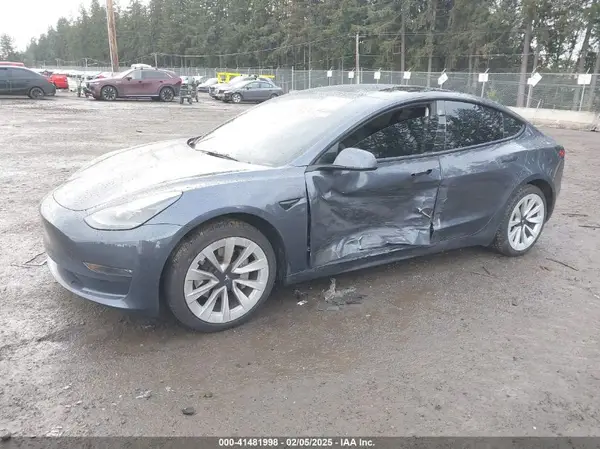 5YJ3E1EB2PF637191 2023 TESLA MODEL 3 - Image 2