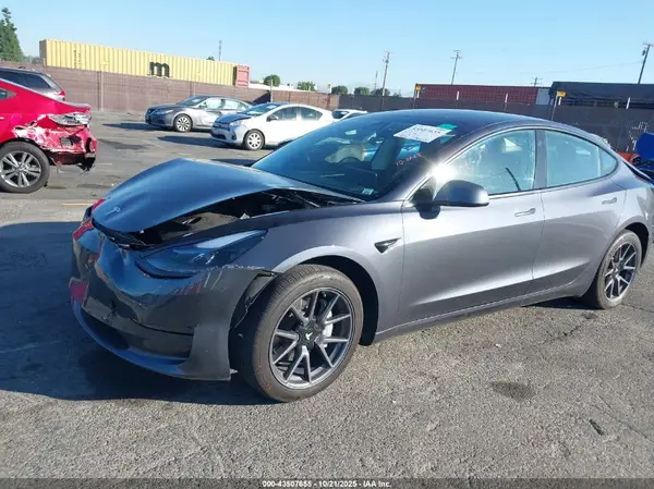 5YJ3E1EB2PF693549 2023 TESLA MODEL 3 - Image 2