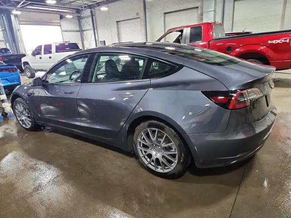 5YJ3E1EB2PF699321 2023 TESLA MODEL 3 - Image 2
