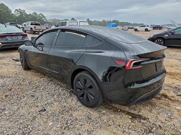5YJ3E1EB2RF717237 2024 TESLA MODEL 3 - Image 2