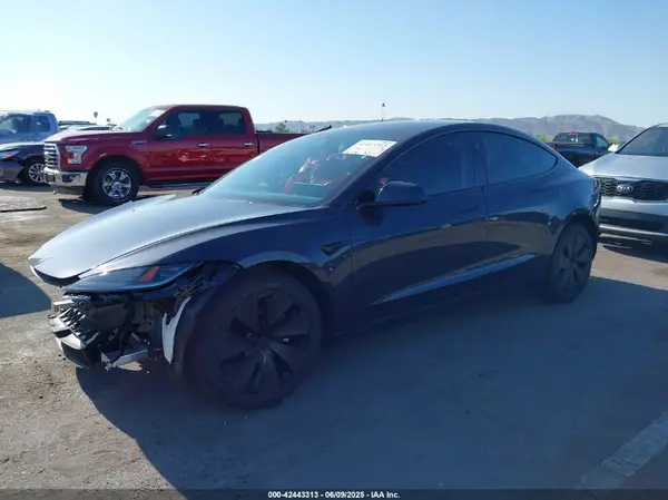 5YJ3E1EB2RF735592 2024 TESLA MODEL 3 - Image 2