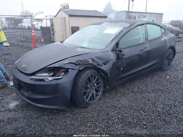 5YJ3E1EB2RF736726 2024 TESLA MODEL 3 - Image 2