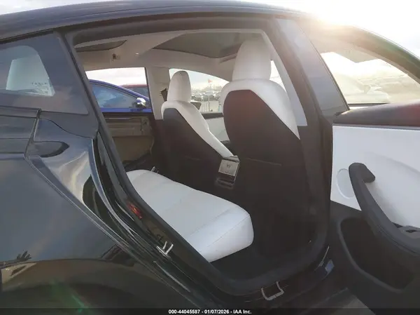5YJ3E1EB2RF794562 2024 TESLA MODEL 3 - Image 8