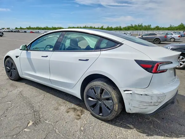 5YJ3E1EB2RF797199 2024 TESLA MODEL 3 - Image 2