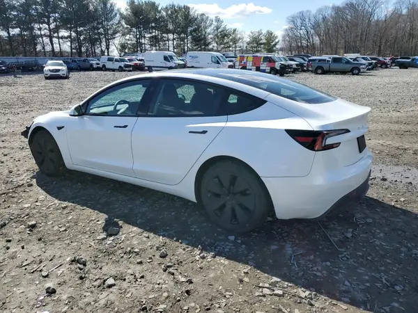 5YJ3E1EB2RF808976 2024 TESLA MODEL 3 - Image 2