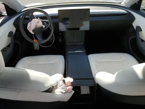 5YJ3E1EB2RF811005 2024 TESLA MODEL 3 - Image 8