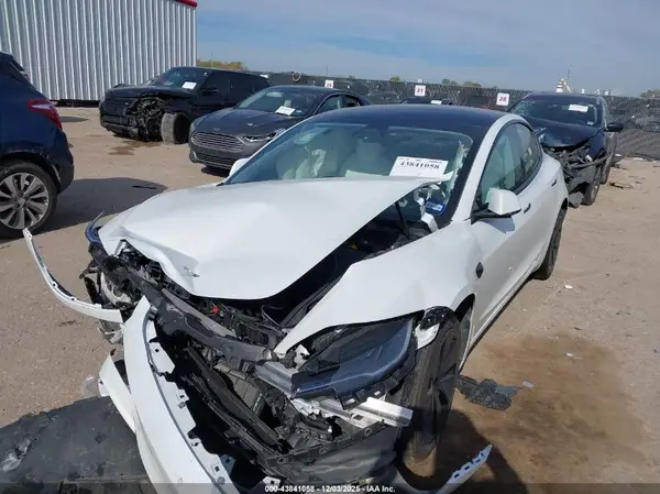 5YJ3E1EB2RF822022 2024 TESLA MODEL 3 - Image 2