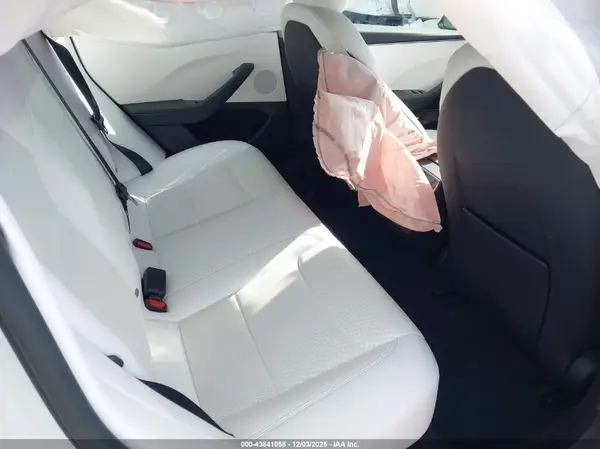 5YJ3E1EB2RF822022 2024 TESLA MODEL 3 - Image 8