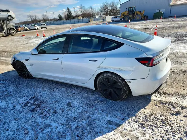 5YJ3E1EB2SF000505 2025 TESLA MODEL 3 - Image 2