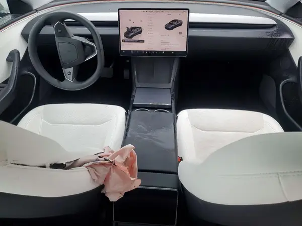 5YJ3E1EB2SF065676 2025 TESLA MODEL 3 - Image 8