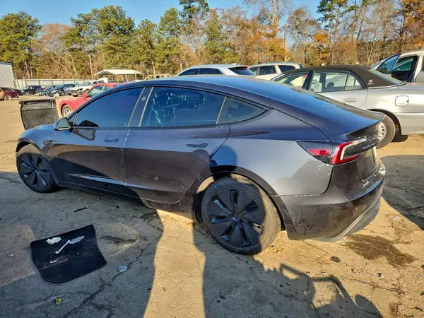 5YJ3E1EB2SF878211 2025 TESLA MODEL 3 - Image 2