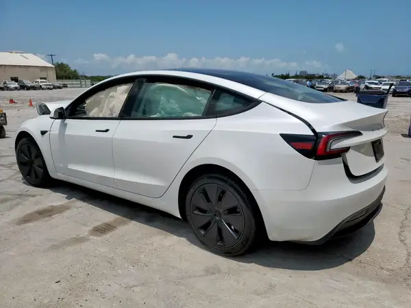 5YJ3E1EB2SF882842 2025 TESLA MODEL 3 - Image 2